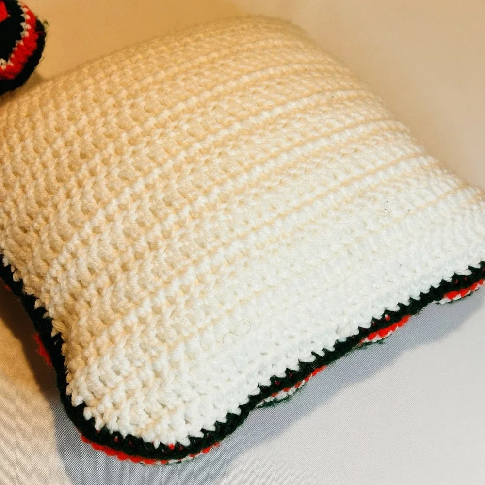 2 Crochet Christmas Throw Pillows Handmade Square Red White Green  12